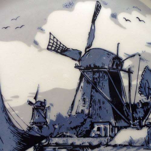 DELFT PLATE / WALLPLATE. Oude Molen porcelain factory. Country scene with molen. Diameter 26 cm.