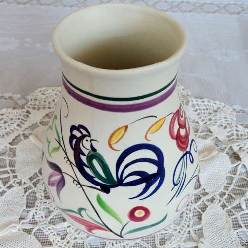 POOL VASE. Handpainted. Medium size (16 cm height). Pristine condition. Collector`s piece!