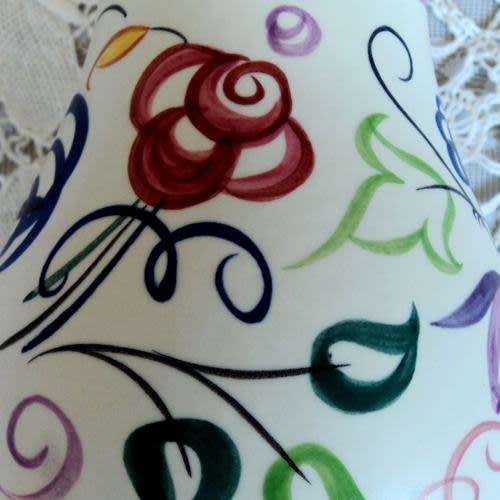 POOL VASE. Handpainted. Medium size (16 cm height). Pristine condition. Collector`s piece!