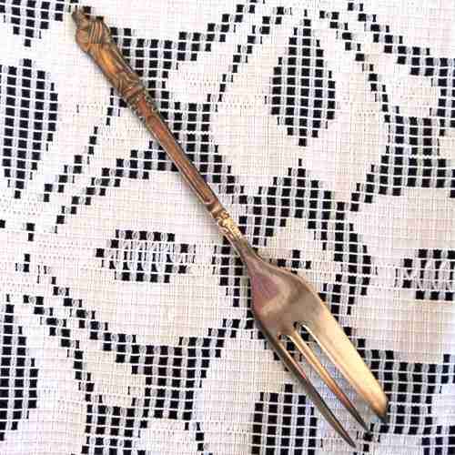 BOXED SET OF MATCHING E.P.N.S. APOSTLE TEASPOONS (6), CAKE FORKS (6) AND SUGAR SPOON. 1930s / 40s.