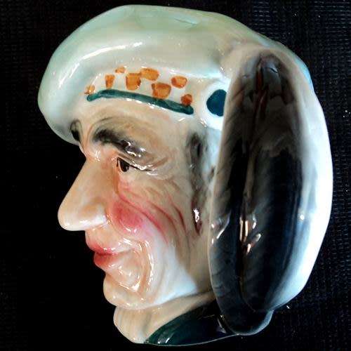 CHARACTER MUG DEPICTING A SCOTSMAN. 11 cm tall. Handpainted.