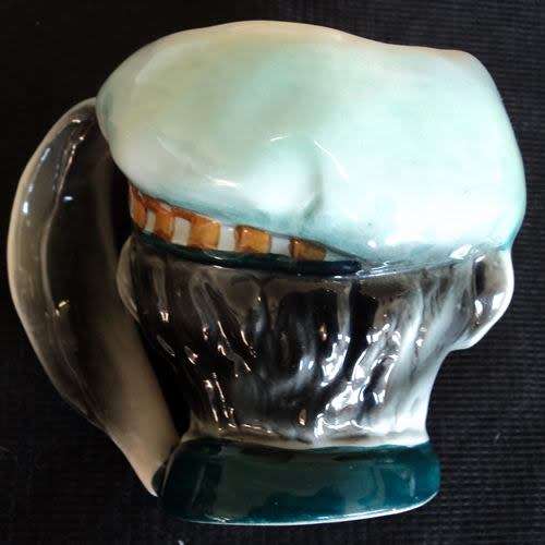 CHARACTER MUG DEPICTING A SCOTSMAN. 11 cm tall. Handpainted.