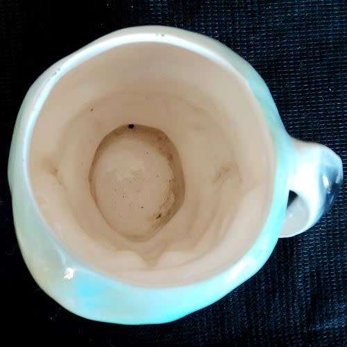 CHARACTER MUG DEPICTING A SCOTSMAN. 11 cm tall. Handpainted.