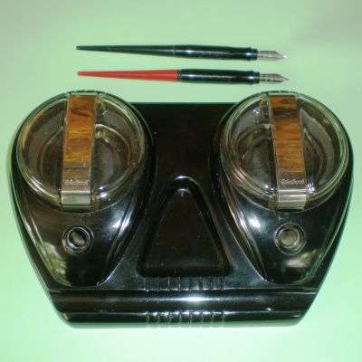 INKWELL DESK SET. 1950's RETRO. BAKELITE. With two dip pens.