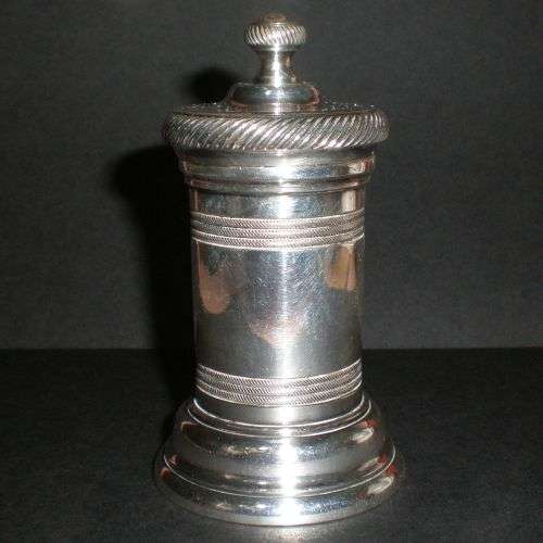 PEPPER MILL. EDWARDIAN. SILVER made by Christofle (France)