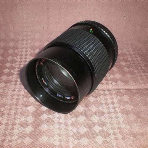 LENS. VIVITAR. 135 mm. 1:3.5 AUTO (FOR 49 mm)