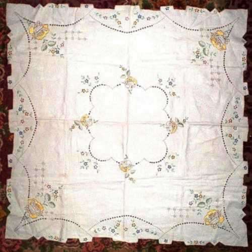 TABLE CLOTH. VINTAGE. HANDMADE EMBROIDERED COTTON.