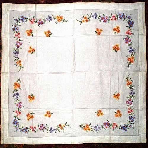 TABLE CLOTH. VINTAGE. HANDMADE EMBROIDERED COTTON.