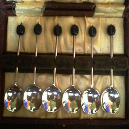 6 COFFEE SPOONS WITH 'BEAN' DESIGN.VINTAGE E.P.N.S. (BOXED)