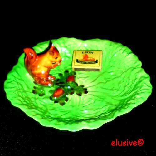 CARLTON WARE. Nut Bowl. Handpainted, Vintage & beautiful.