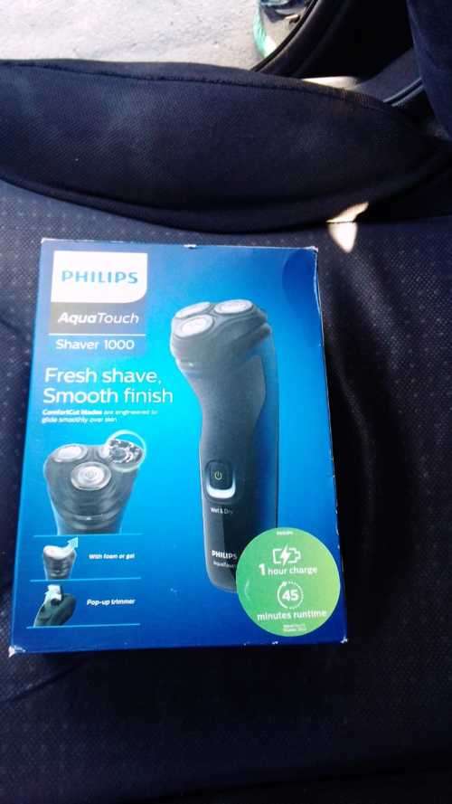 Philips AquaTouch wet or dry shaver series 3000. New unopened box.