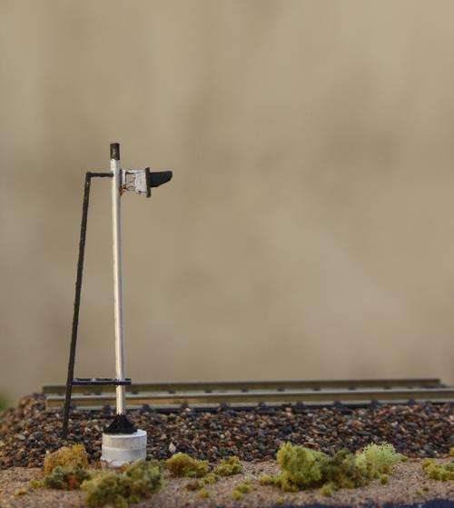 Connect & forget ZAR HO scale dual aspect(red/green) signal.