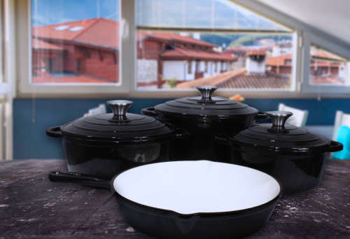 Black Cast Iron Pot Set 7 Piece Excellent Style and Quality Brand New