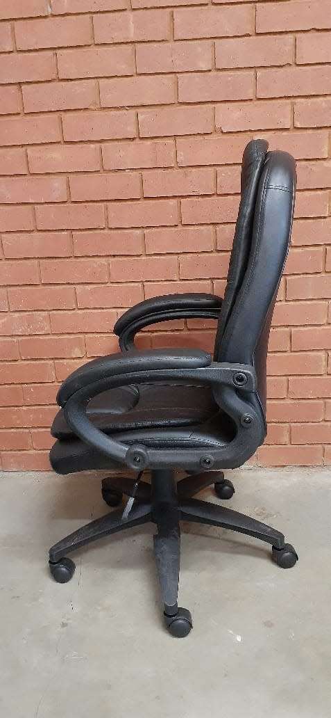 Ultra Exec Mid-Back Office Chair