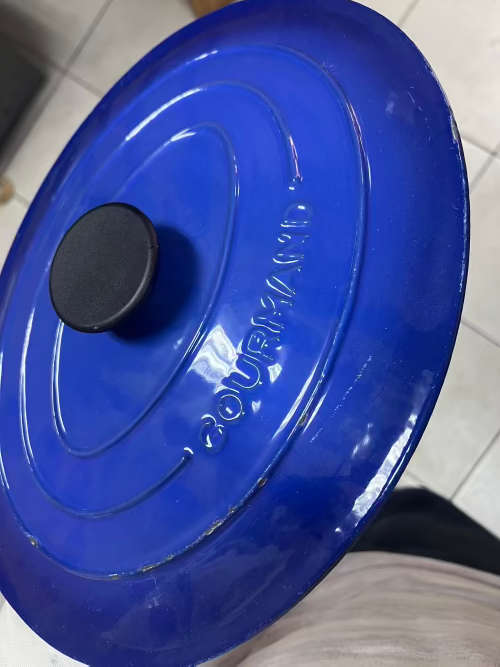 Gourmand - 7 Litre Oval Cast Iron Casserole - Blue - LID SLIGHTLY CHIPPED