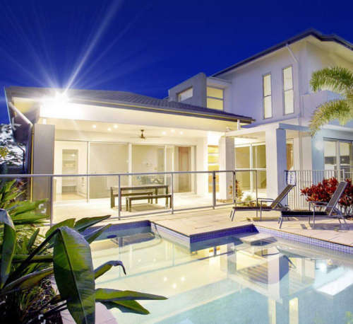 Tempest 25W Solar LED Flood Light - Outdoor