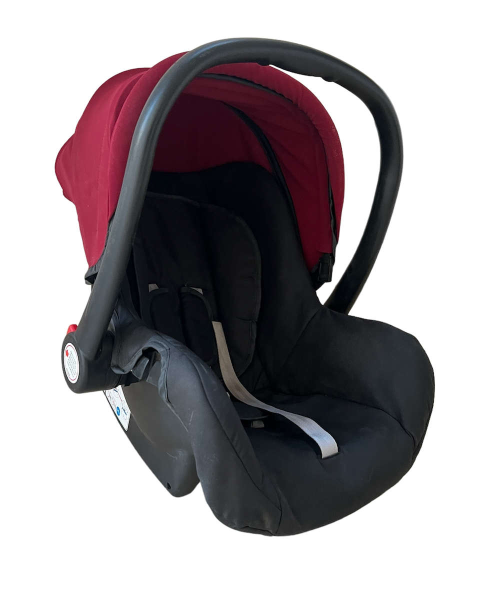 GOOD QUALITY BABY CAR SEAT NEW DISPLAY UNIT RED AND BLACK COLOUR