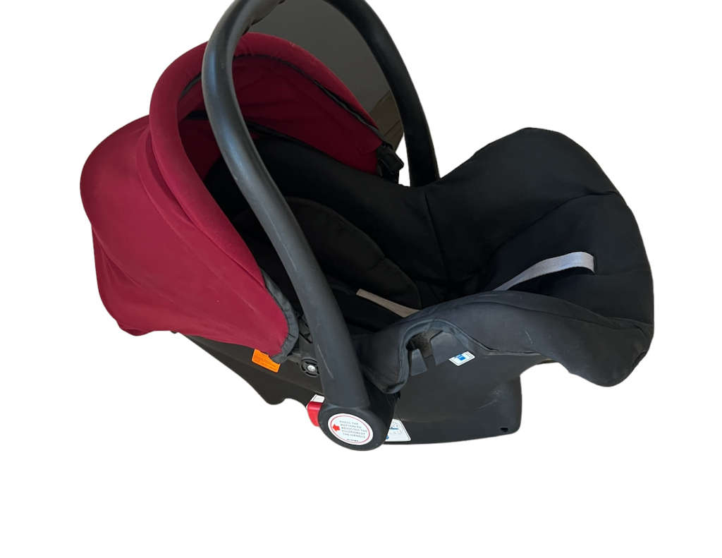 GOOD QUALITY BABY CAR SEAT NEW DISPLAY UNIT RED AND BLACK COLOUR