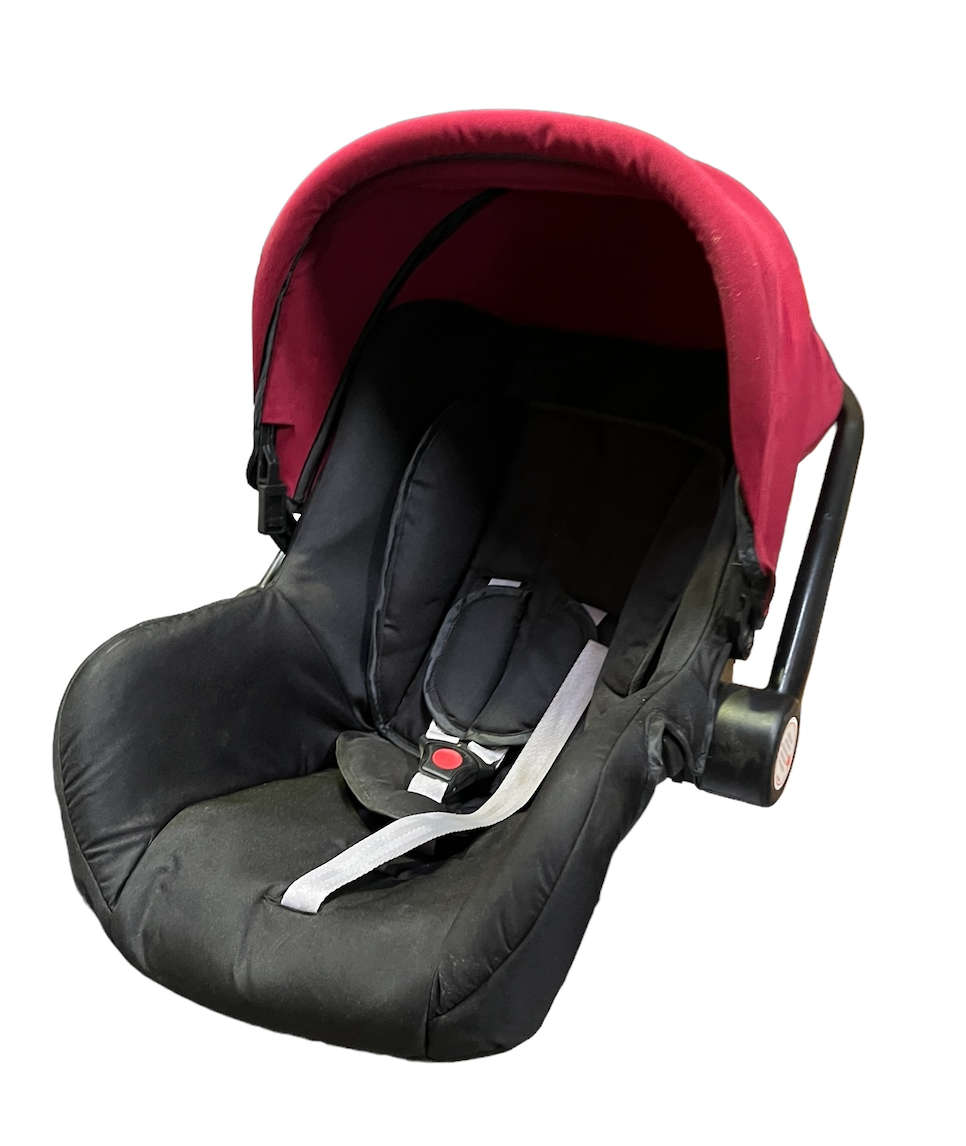 GOOD QUALITY BABY CAR SEAT NEW DISPLAY UNIT RED AND BLACK COLOUR