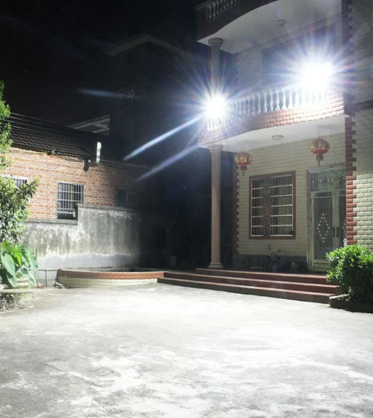 200W Remote Controlled Solar Flood Light,ULTRA High Lumen Flood Lights with Remote and Solar Panel