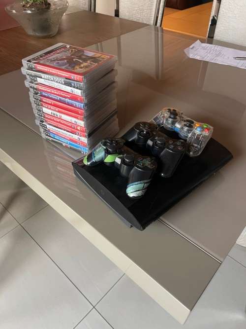 PlayStation 3 Console 12 GB + Controllers + Games