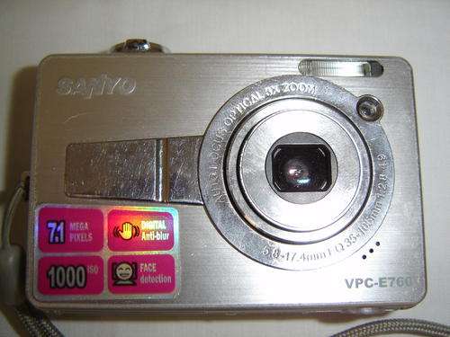 digital camera sanyo vpc-e760 7.1 mp 4 gb memory card