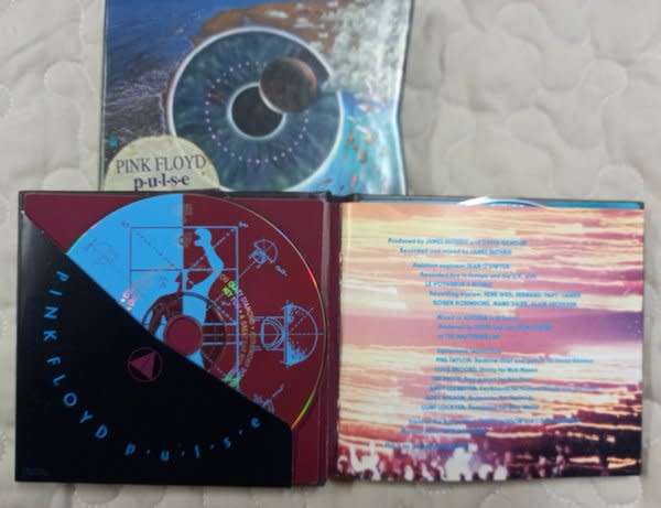 Pink Floyd - Pulse 2CD set in casebound book and slipcase