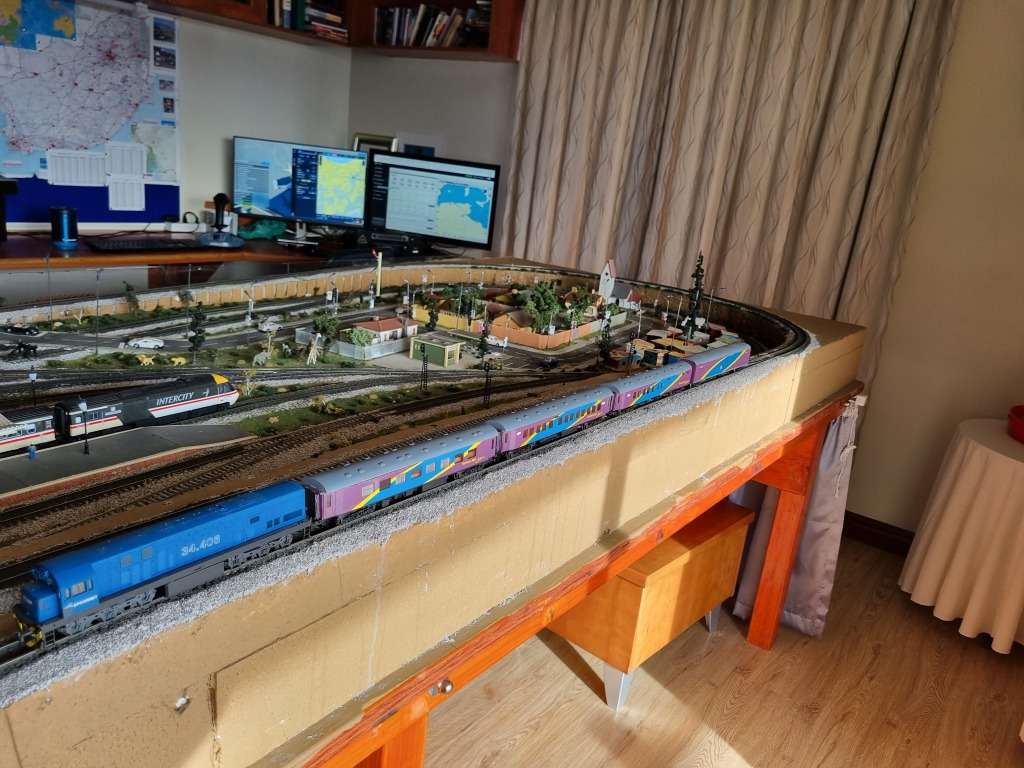 HO Model Shosholoza Meyl Coaches (4) Standard, sleeper, lounge and car carrier