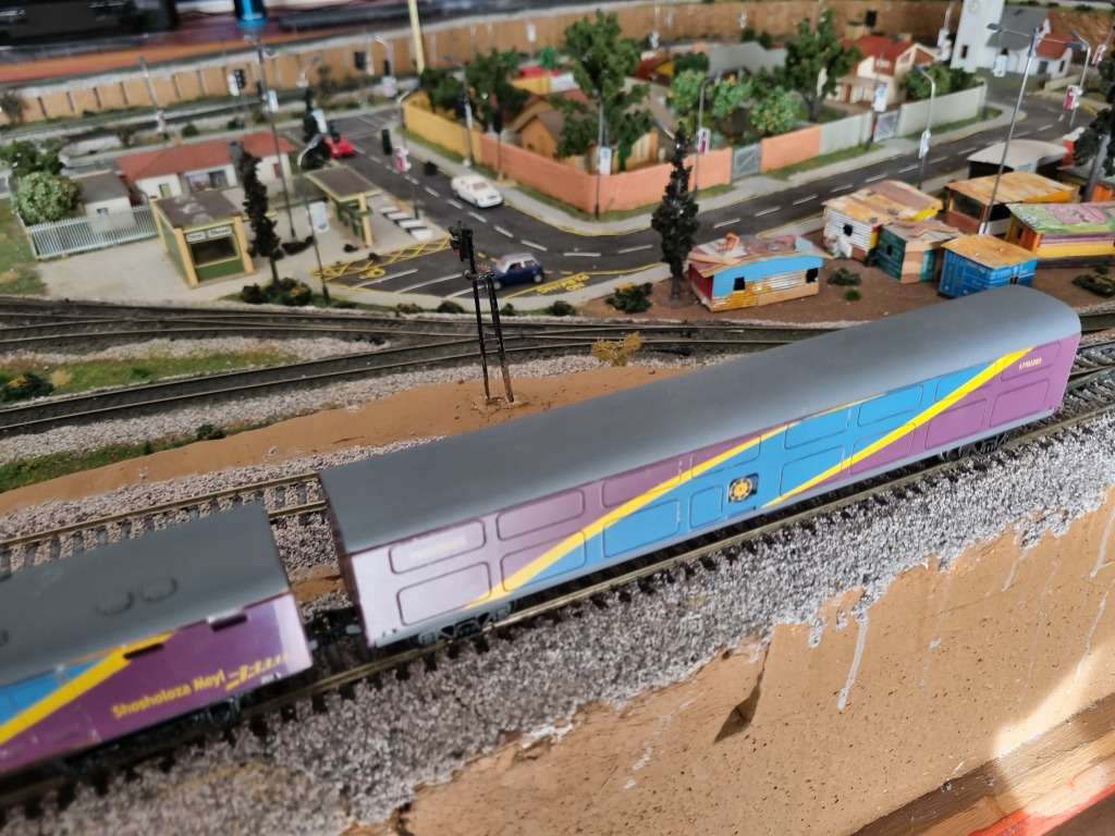 HO Model Shosholoza Meyl Coaches (4) Standard, sleeper, lounge and car carrier