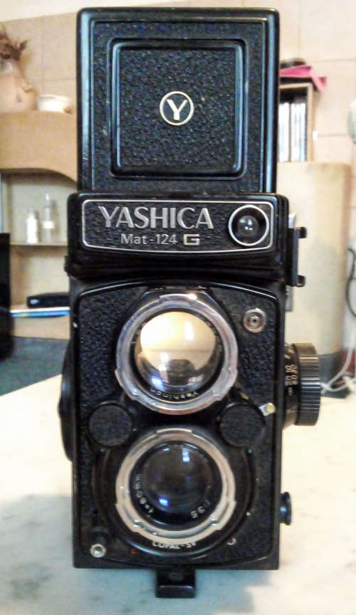 Yashica Mat124G twin lens reflex Camera