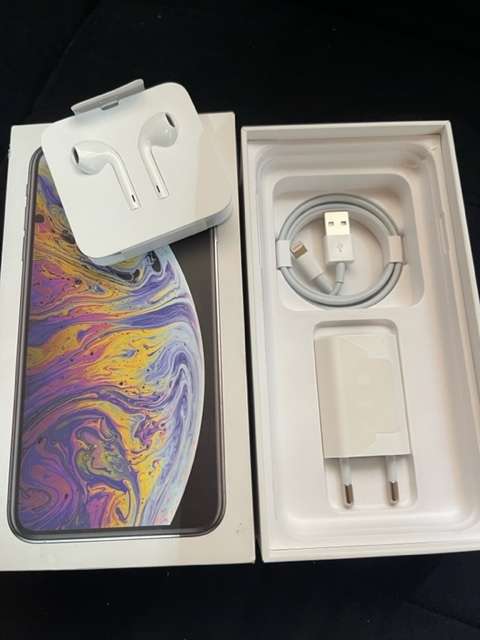 iPhone Xs Max 64GB WITH FREE Qi WIRELESS CHARGER
