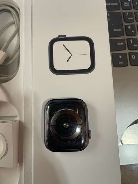 Apple Watch Series 4 Space Gray 44mm - GPS + Cellular. Cracked Screen. MAKE AN OFFER