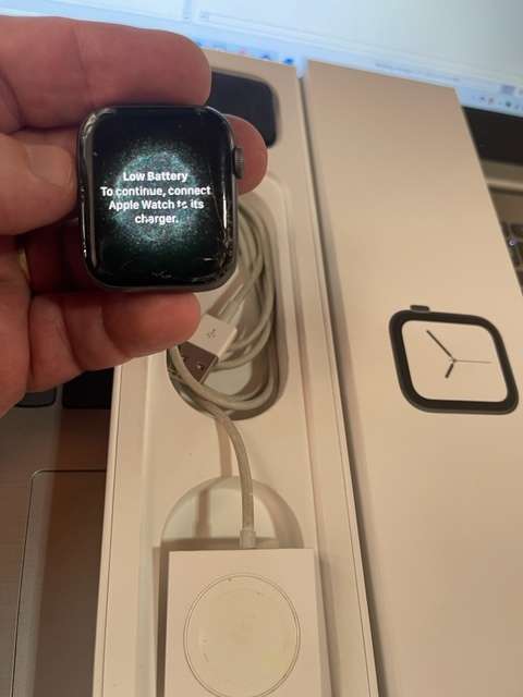 Apple Watch Series 4 Space Gray 44mm - GPS + Cellular. Cracked Screen. MAKE AN OFFER