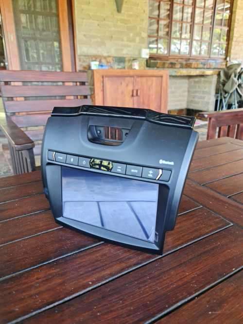 Isuzu D-Max AM/FM Radio, 8` Touchscreen, Bluetooth®