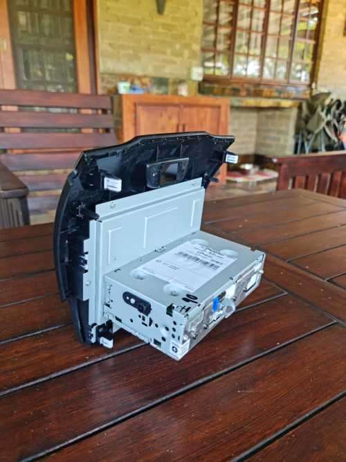 Isuzu D-Max AM/FM Radio, 8` Touchscreen, Bluetooth®