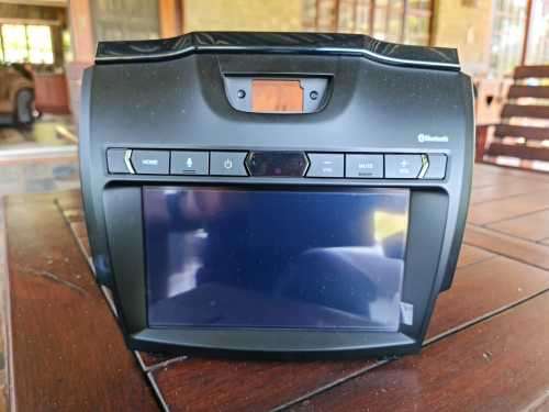 Isuzu D-Max AM/FM Radio, 8` Touchscreen, Bluetooth®