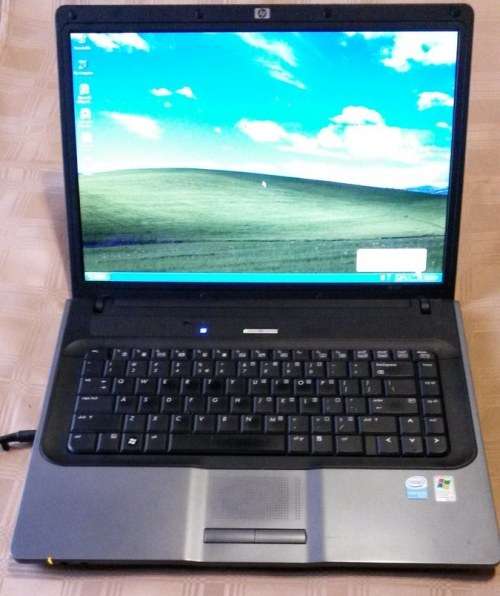 HP LAPTOP +ORIGINAL HP  BAG + CHARGER - Works on Charge ***LOW LOW SHIPPING *****