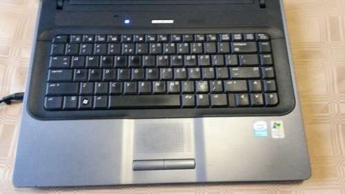 HP LAPTOP +ORIGINAL HP  BAG + CHARGER - Works on Charge ***LOW LOW SHIPPING *****