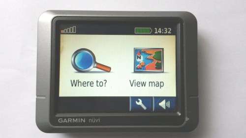 Garmin Nuvi 200 - Working  With original charger - LOW LOW SHIPPING