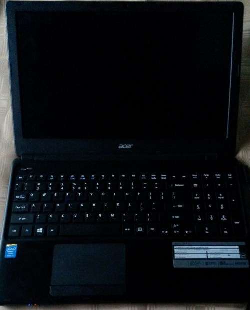 Acer laptop up for GRABS , MODEL E1-572 - ****LOW LOW SHIPPING ****