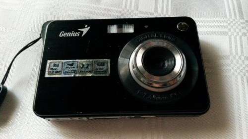 Genius Digital camera up for grabs - No charger **** LOW LOW SHIPPING ****