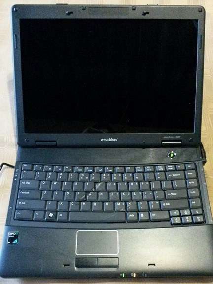 Acer laptop up for Grabs -  MODEL D620  - ****LOW LOW SHIPPING ****