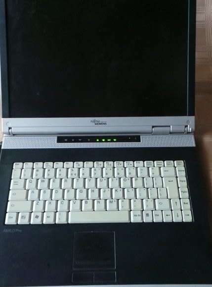 Fujitsu Amilo Pro  laptop model V2030  UP for Grabs  - ****LOW LOW SHIPPING *****