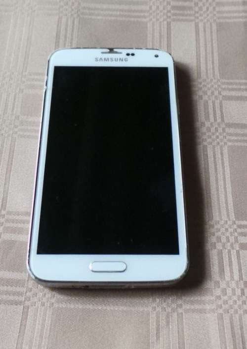 Samsung Galaxy S5 - SM - G900F Cellphone up for grabs **** LOW LOW SHIPPING ******