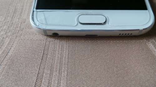 Samsung Galaxy S6 - SM - G920F Cellphone up for grabs **** LOW LOW SHIPPING ******