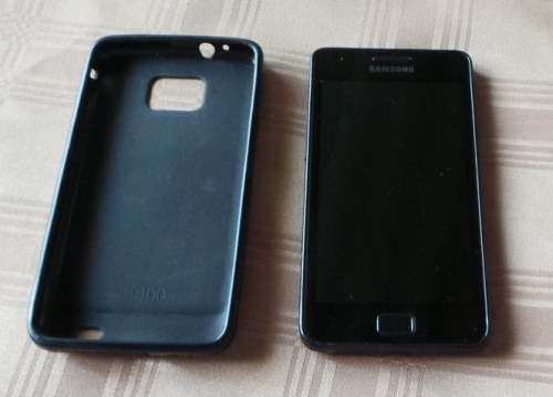 Samsung Galaxy s2 Cellphone (Cracked screen ) -  **** LOW LOW SHIPPING *****