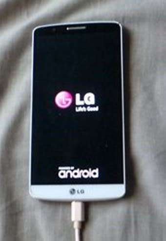 LG G3 Cellphone up for grabs - Freezes (SEE PICTURES )**** LOW LOW SHIPPING ******