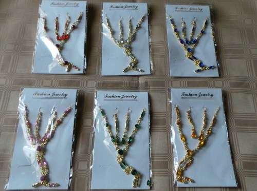 Necklace and Earing Sets  - BIGGEST BARGAIN EVER ****** Low low Shipping ******