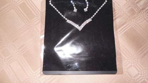 Necklace and Earing Sets  - BIGGEST BARGAIN EVER ****** Low low Shipping ******
