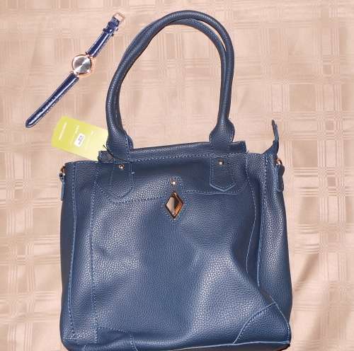 BRAND NEW Elegant Ladies 4 PC Handbag Sets + Watch  -  **** LOW LOW SHIPPING *****